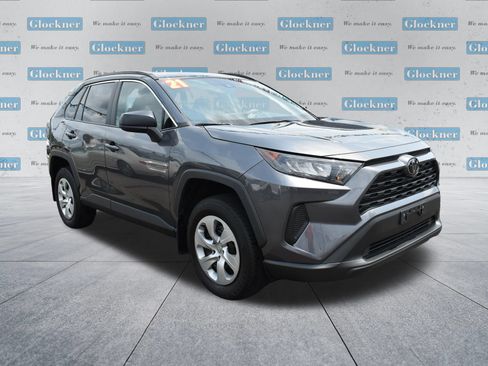 Used 2021 Toyota RAV4 LE FWD image 3