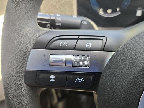 Used 2025 Hyundai Tucson SE FWD image 23