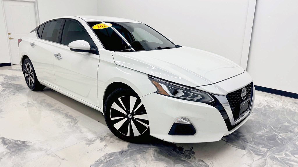 Used 2021 Nissan Altima 2.5 SV FWD image 2