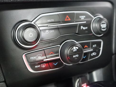 Used 2018 Dodge Charger SXT Plus RWD image 38