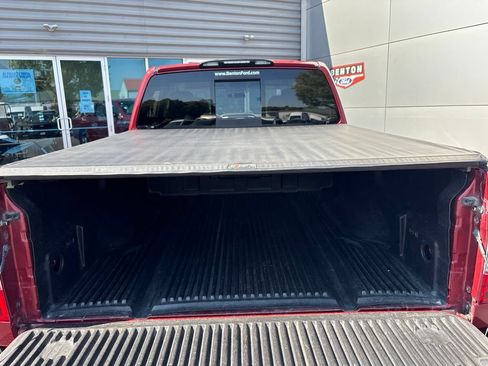 Used 2017 Nissan Titan SV AWD/4WD image 9