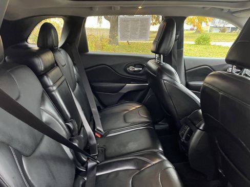 Used 2019 Jeep Cherokee Limited w/ Luxury Group image 38