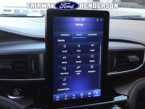 Used 2021 Ford Explorer King Ranch w/ Premium Technology Package image 34