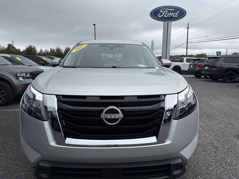 Used 2025 Nissan Pathfinder SV image 8