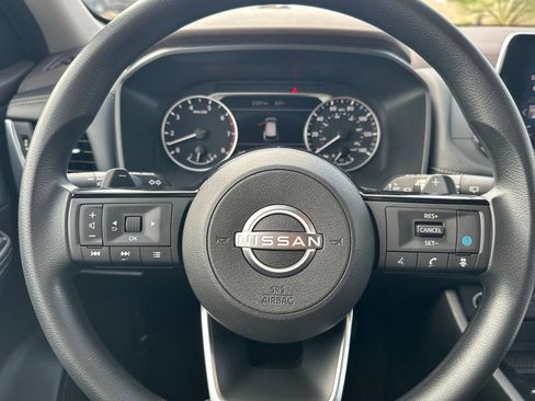 Used 2023 Nissan Rogue SV image 23