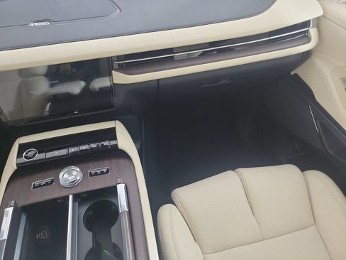New 2027 Lincoln Navigator Premiere RWD image 12
