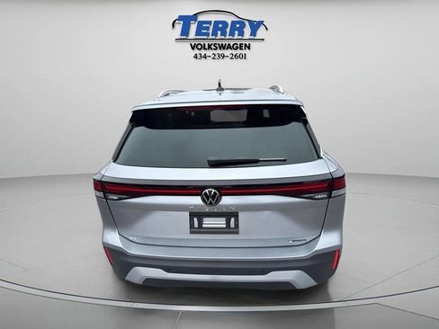 New 2025 Volkswagen Tiguan SE image 2