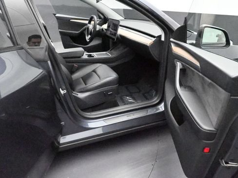 Used 2023 Tesla Model Y Long Range AWD/4WD image 13