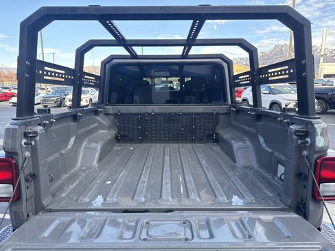 Used 2021 Jeep Gladiator Sport image 26