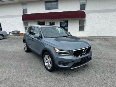 Used 2021 Volvo XC40 T5 Momentum