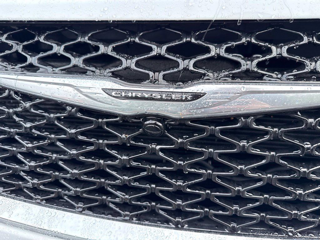 New 2026 Chrysler Pacifica Select AWD/4WD image 13