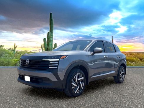Used 2025 Nissan Kicks SV FWD image 2