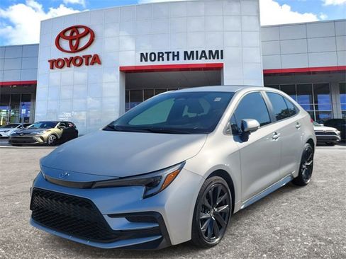 Used 2023 Toyota Corolla SE image 2