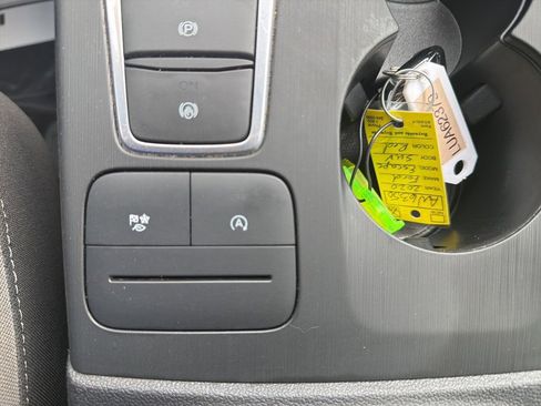 Used 2020 Ford Escape SE image 21