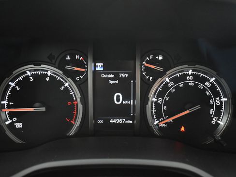 Used 2021 Toyota 4Runner Venture w/ Moonroof Package image 32