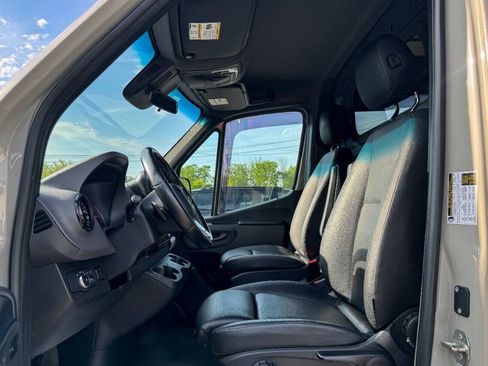 Used 2022 Mercedes-Benz Sprinter 2500 image 22