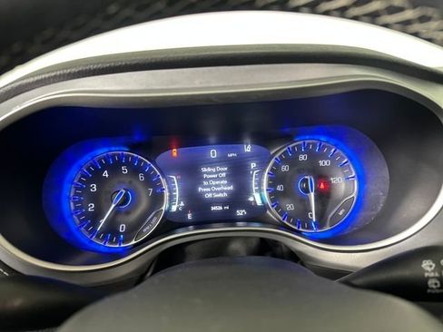 Used 2023 Chrysler Pacifica Touring-L w/ S Appearance Package image 17