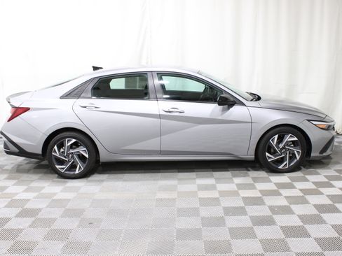 Used 2025 Hyundai Elantra Sport FWD image 27