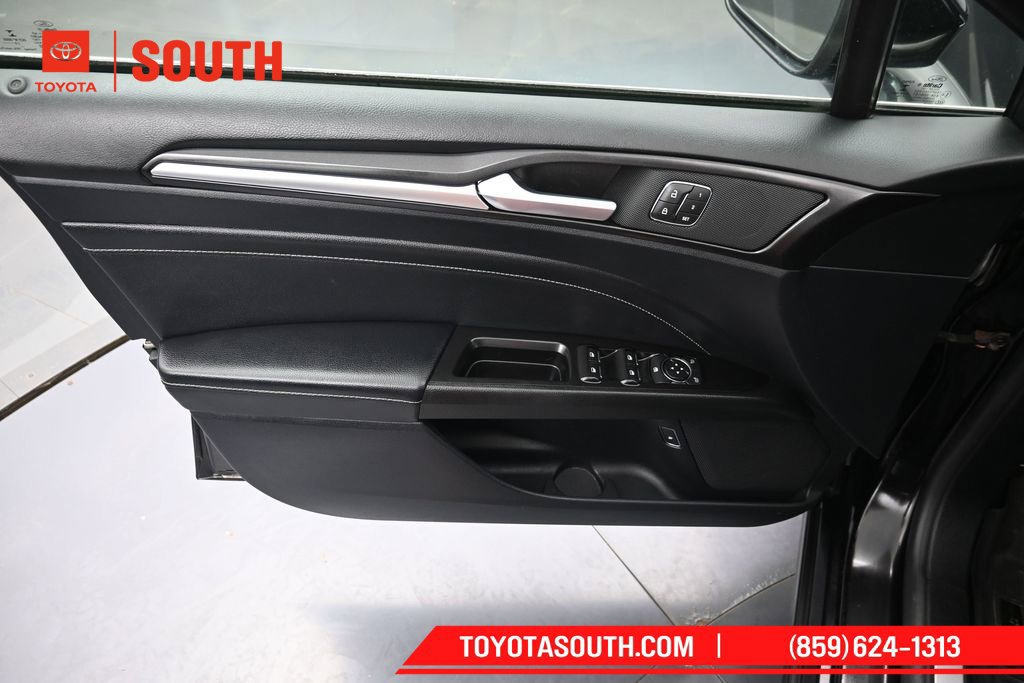 Used 2020 Ford Fusion Energi Titanium FWD image 26