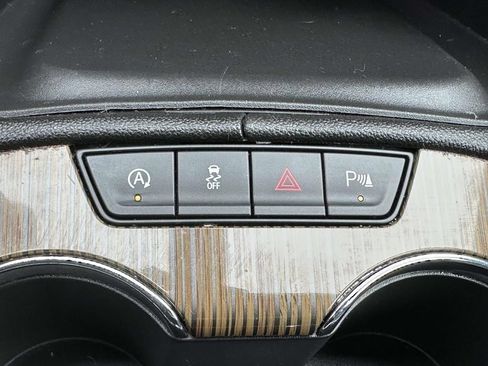 Used 2023 GMC Acadia SLE AWD/4WD image 25