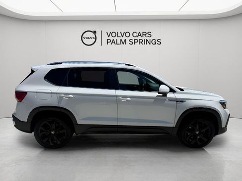 Used 2024 Volkswagen Taos SE w/ Black Wheel Package FWD image 8