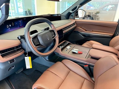 New 2026 Lincoln Navigator L Reserve AWD/4WD image 10