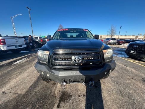 Used 2010 Toyota Tundra 4x4 CrewMax image 2