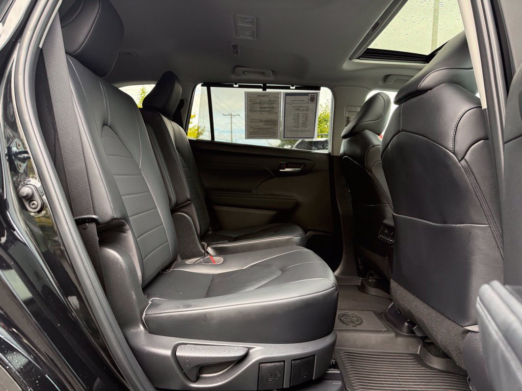 Used 2023 Toyota Highlander XLE AWD/4WD image 19