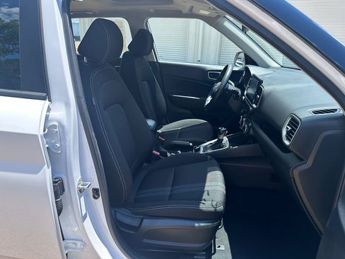 Used 2025 Hyundai Venue SEL FWD image 23