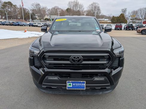 Used 2025 Toyota Tacoma SR5 image 9