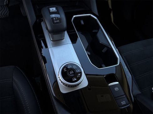 Used 2025 Mitsubishi Outlander SE image 21