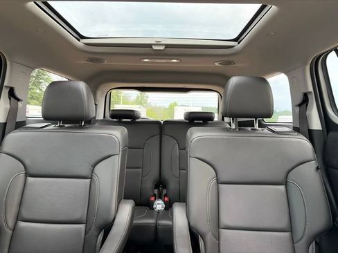 Used 2023 GMC Acadia SLT w/ Elevation Edition AWD/4WD image 16