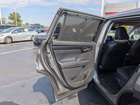 Certified 2025 Toyota Highlander XLE AWD/4WD image 24
