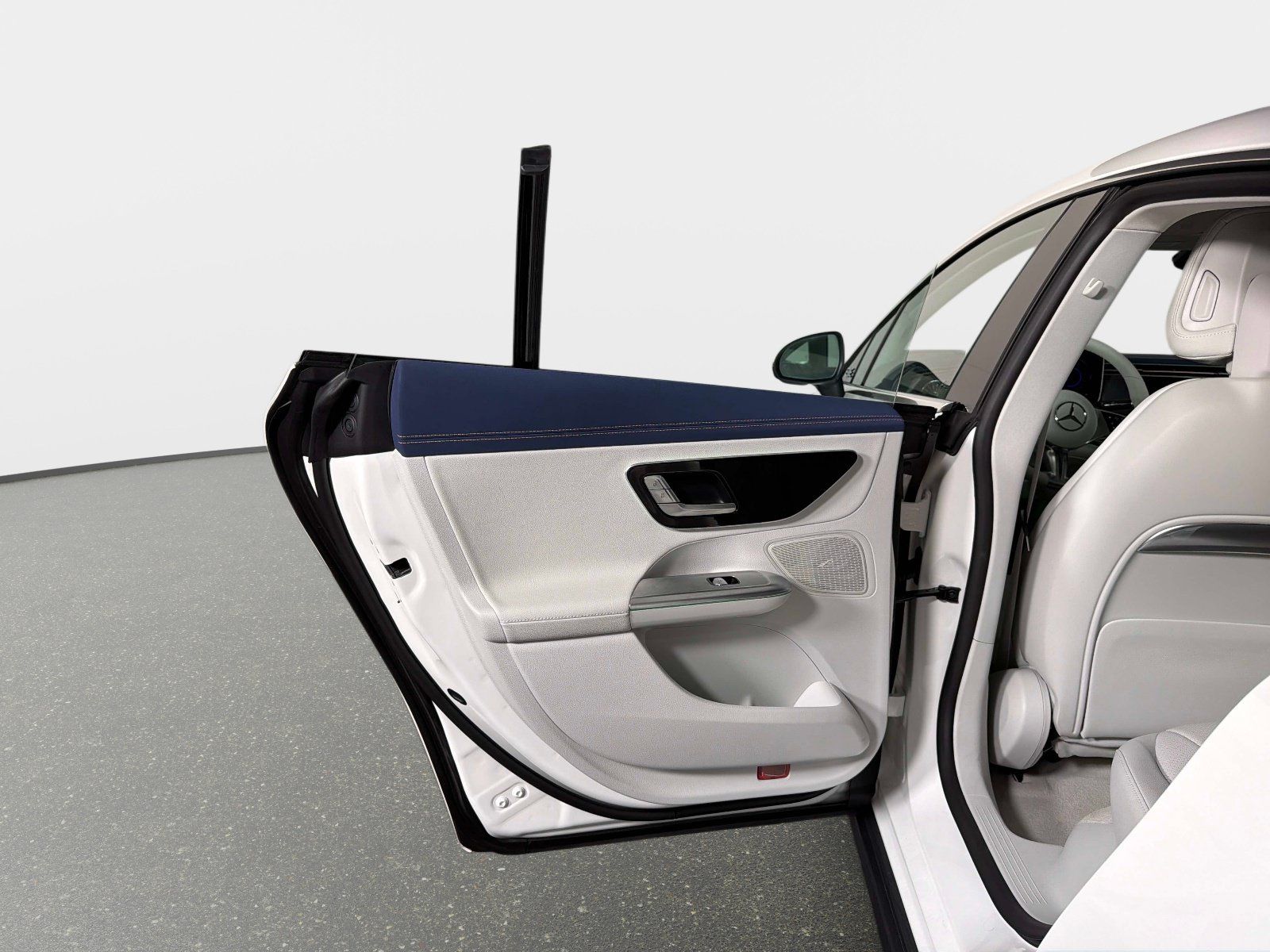 Used 2026 Mercedes-Benz EQE 320+ Sedan image 33