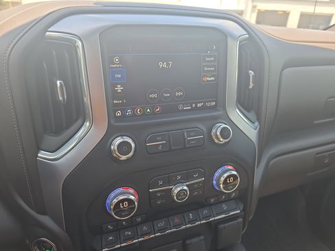 Used 2021 GMC Sierra 1500 SLT w/ SLT Premium Plus Package AWD/4WD image 19