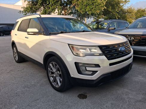 Used 2016 Ford Explorer Limited w/ Equipment Group 301A FWD image 2