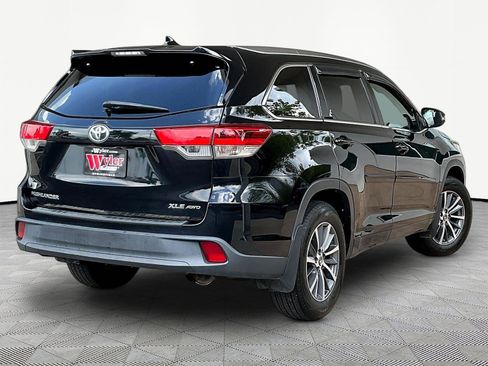 Used 2017 Toyota Highlander XLE AWD/4WD image 6
