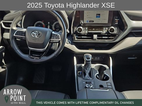 Used 2025 Toyota Highlander XSE AWD/4WD image 20
