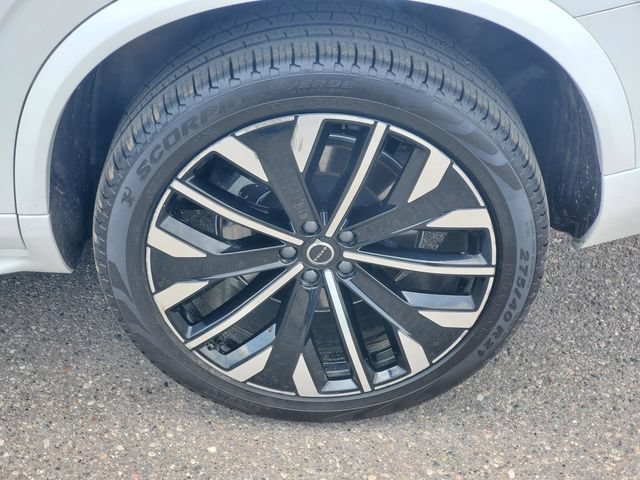 Certified 2025 Volvo XC90 B5 Ultra AWD/4WD image 7