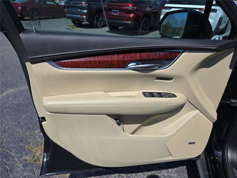Used 2019 Cadillac XT5 Luxury image 19