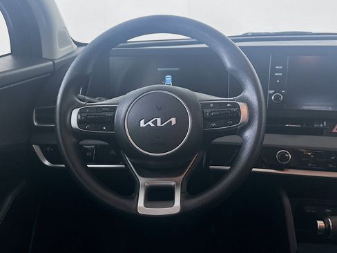 Used 2025 Kia Sportage LX image 17