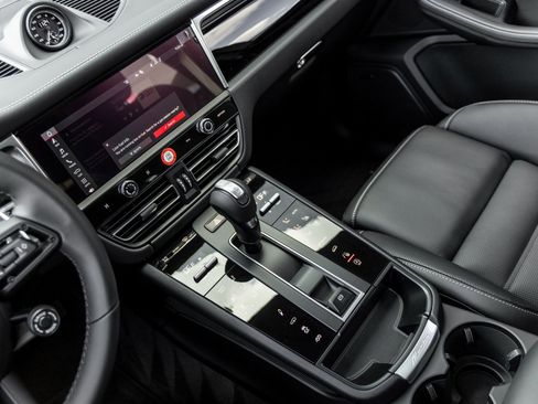 New 2026 Porsche Macan Turbo image 33