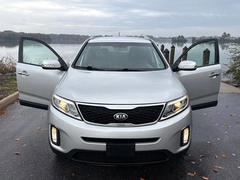 Used 2015 Kia Sorento LX image 2