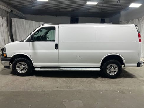 Used 2024 Chevrolet Express 2500 w/ Driver Convenience Package image 4