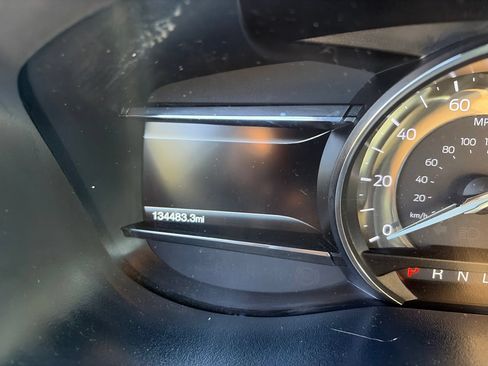 Used 2017 Ford Explorer XLT w/ Equipment Group 202A FWD image 8