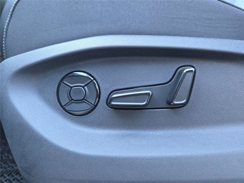 New 2026 Volkswagen Tiguan SE FWD image 15