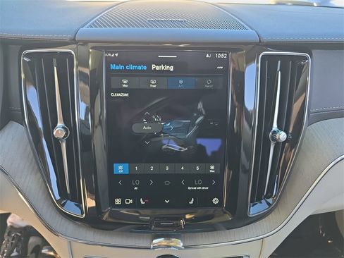 Used 2023 Volvo XC60 T8 Ultimate image 27