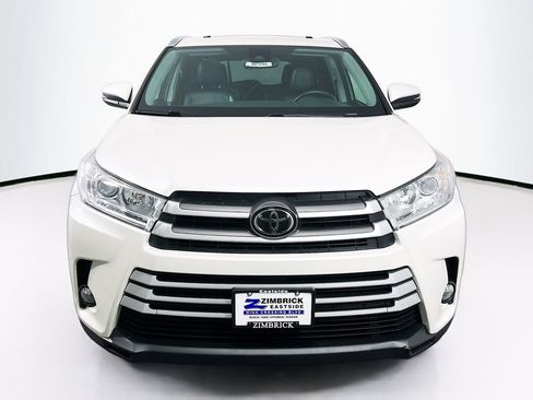 Used 2019 Toyota Highlander XLE AWD/4WD image 2