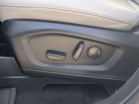 Used 2025 Ford Explorer Active w/ Active Comfort Package RWD image 19