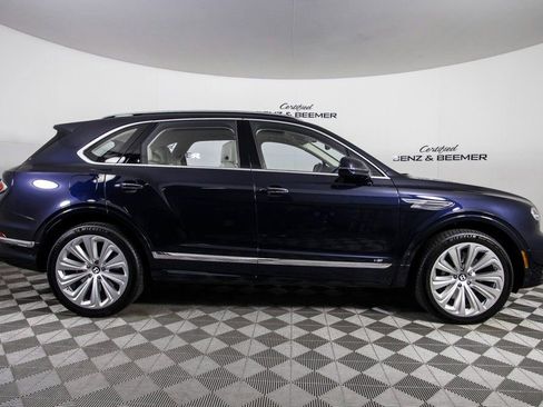 Used 2021 Bentley Bentayga image 11